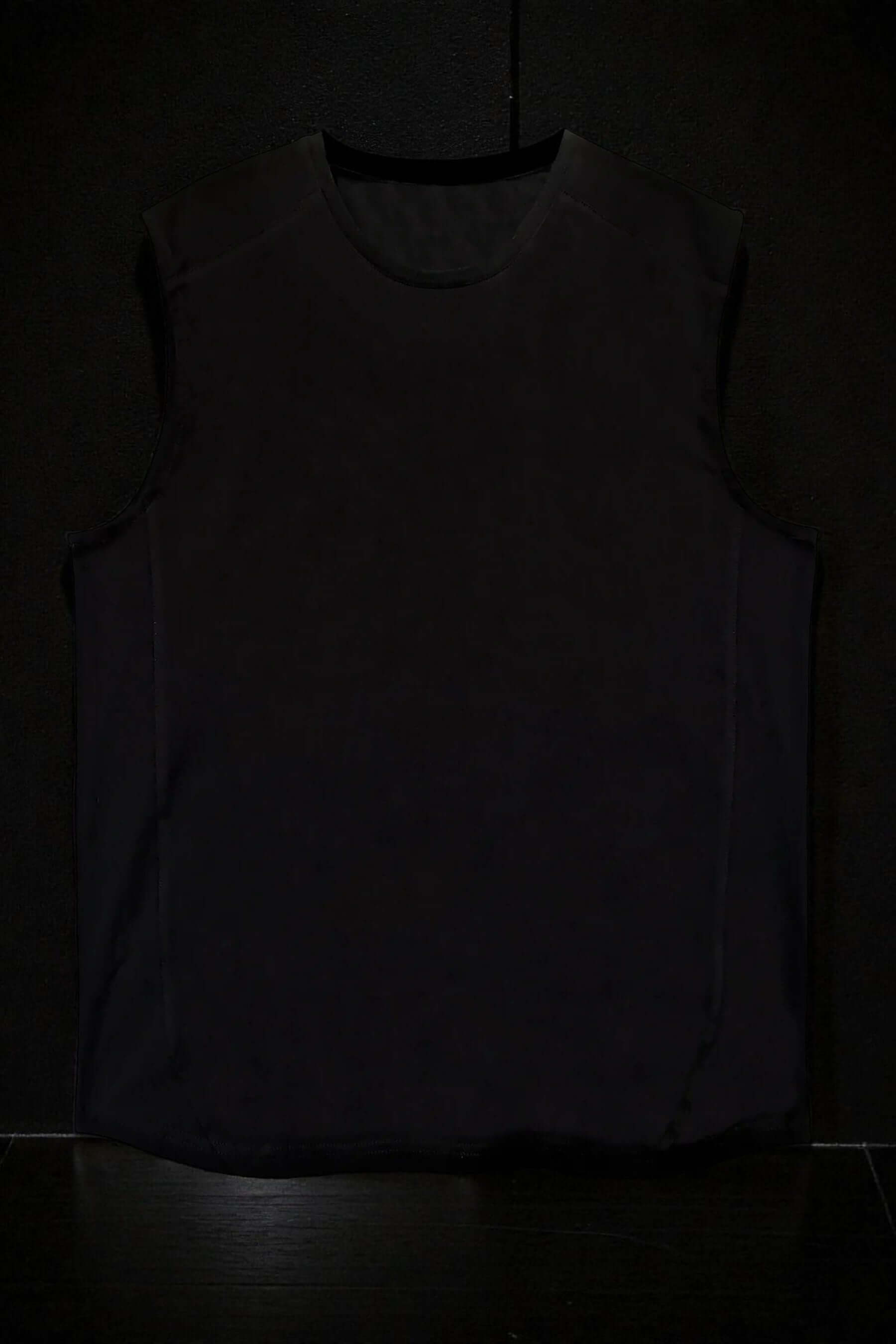 Kesik Kol T-Shirt — Yaz Aylarının Sokak Parçası